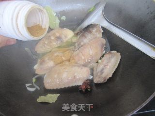红烧鸡翅土豆块的做法步骤：6