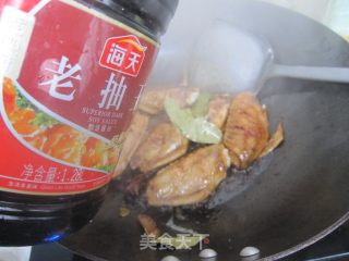 红烧鸡翅土豆块的做法步骤：9