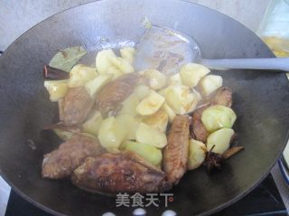 红烧鸡翅土豆块的做法步骤：10