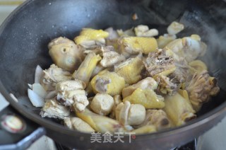 咖喱控的过瘾新吃法----咖喱鸡饺子火锅的做法步骤：5