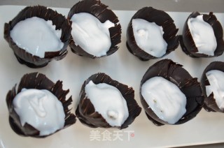 巧克力花瓣碗的做法步骤：10