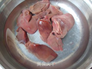 简单几步打造精致宴客菜——盐水鸭肝的做法步骤：2