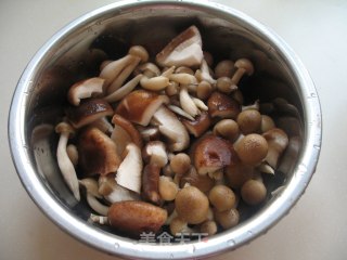 一汤多用：【乌鸡蘑菇汤＆乌鸡蘑菇粥】的做法步骤：2