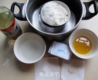 纯手工电饭锅戚风蛋糕的做法步骤：1