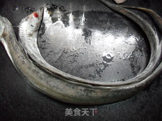 快手烧带鱼的做法步骤：1