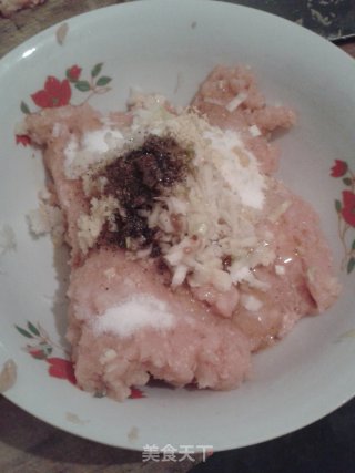 好吃的鸡肉丸子的做法步骤：2
