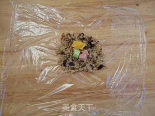 年年有鱼-五彩夹心饭团的做法步骤：8