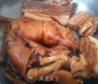 用电饭煲卤猪蹄  卤鸡蛋 卤鸡爪 卤排骨 把子肉 都是一样的做法哦~的做法步骤：3