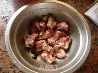 南瓜蒸排骨的做法步骤：2