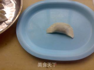 虫草云耳香菜饺的做法步骤：9