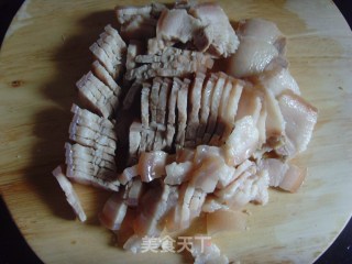 干煸蒜香五花肉的做法步骤：4