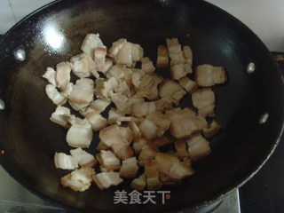 干煸蒜香五花肉的做法步骤：5