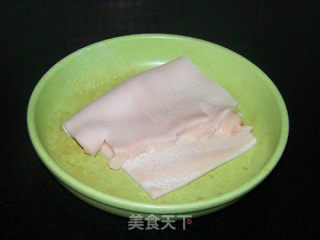 爆炒肉皮的做法步骤：1