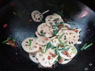 养生小菜——清炒藕片的做法步骤：6