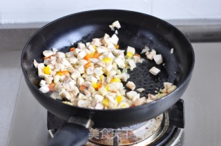 鸡肉蘑菇焗贝壳面的做法步骤：4