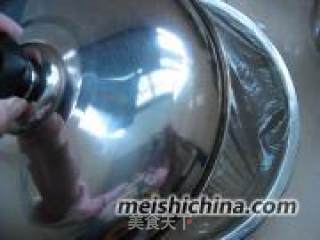 香辣花卷（详解发面过程）的做法步骤：5