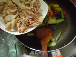 热量冬日————【蚝油炒辣肠】的做法步骤：10