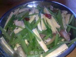 芹菜肉丝香干——家常菜的做法步骤：7