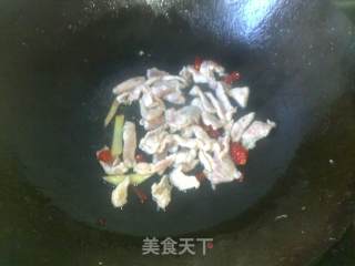 蚕豆雪菜肉丝 - 可口下饭菜的做法步骤：3