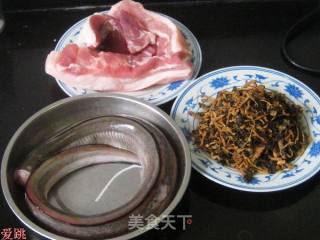 霉干菜五花肉炖海鳗的做法步骤：1
