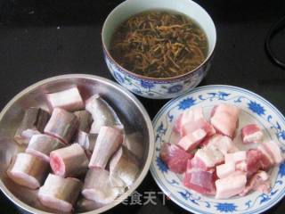 霉干菜五花肉炖海鳗的做法步骤：2