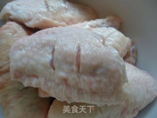 番茄酱烤鸡翅的做法步骤：1
