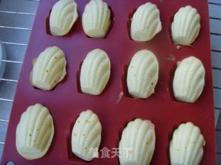 一口一个不停嘴---迷你玛德琳的做法步骤：9
