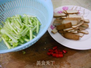 芹菜炒香干的做法步骤：2
