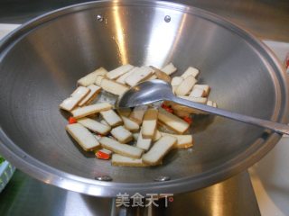 芹菜炒香干的做法步骤：4