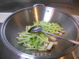 芹菜炒香干的做法步骤：5