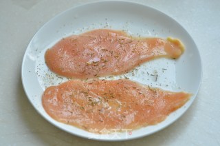 精致西餐自己做----培根鸡肉卷的做法步骤：3