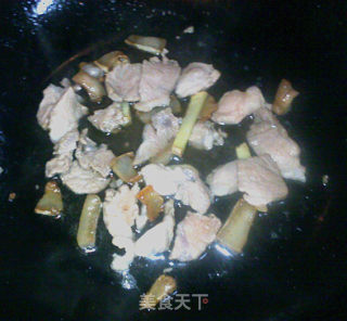 山药木耳炒肉片的做法步骤：3