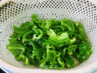 沙嗲味肉丝炒青椒的做法步骤：4