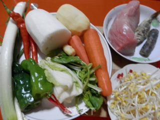 薄饼酱肉蔬菜卷的做法步骤：3