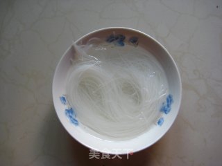 蒜蓉粉丝蒸鲍鱼的做法步骤：1