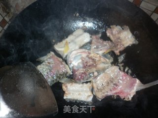 胡萝卜番茄鱼骨汤的做法步骤：3