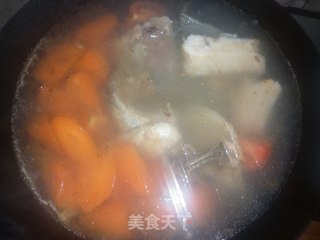 胡萝卜番茄鱼骨汤的做法步骤：6