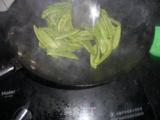 豌豆角焖饭——家常小菜的做法步骤：2