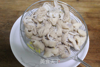 爆炒猪大肠的做法步骤：3