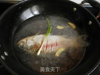 山药鲫鱼汤的做法步骤：4