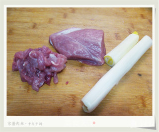 京酱肉丝的做法步骤：1