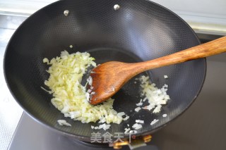 中西合璧的美味-黄油的诱惑【黑椒牛肉炒饭】的做法步骤：2
