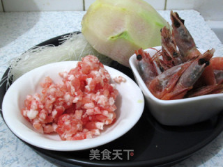 北极虾肉丸萝卜火锅的做法步骤：1