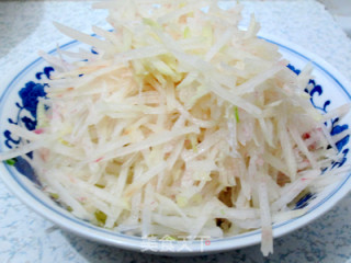 北极虾肉丸萝卜火锅的做法步骤：2
