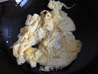 家常简单小菜---蒜黄炒蛋的做法步骤：5