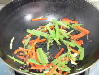 十分钟完成的小炒家常菜---小炒菜花的做法步骤：6