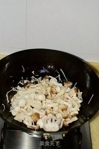 鲜浓菌茹汤的做法步骤：4