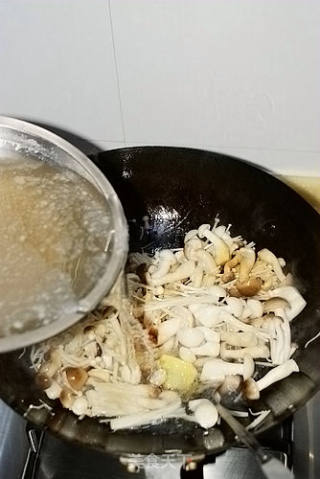 鲜浓菌茹汤的做法步骤：5
