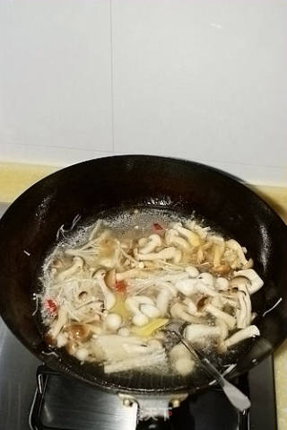 鲜浓菌茹汤的做法步骤：6