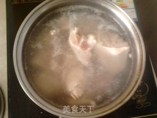 板栗红烧猪蹄的做法步骤：2